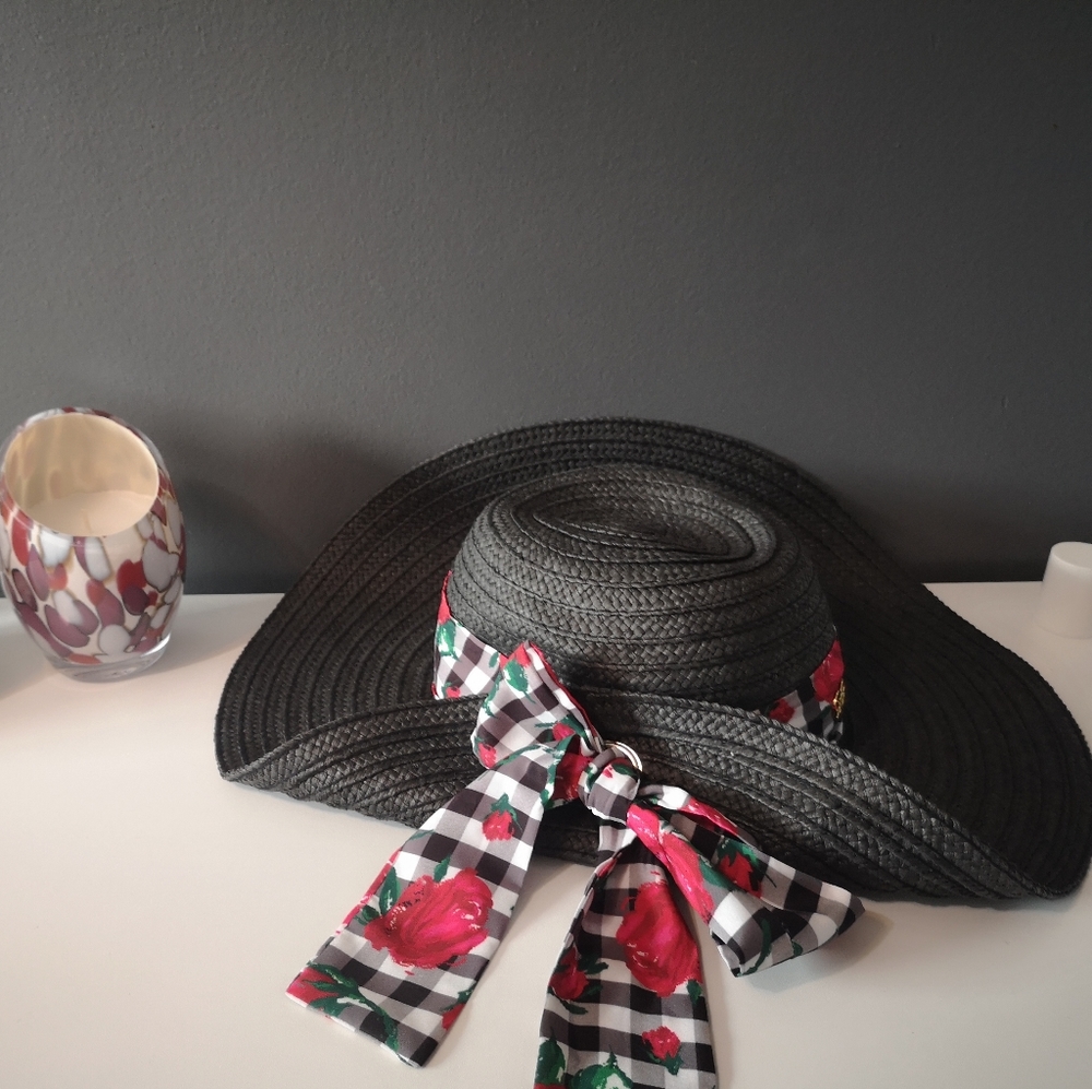 Betsey Johnson sun hat